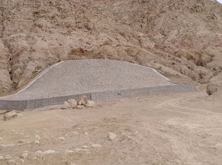 新疆地區軍工鈾礦地質勘探設施“十二五”退役整治二期工程伊拉湖施工項目